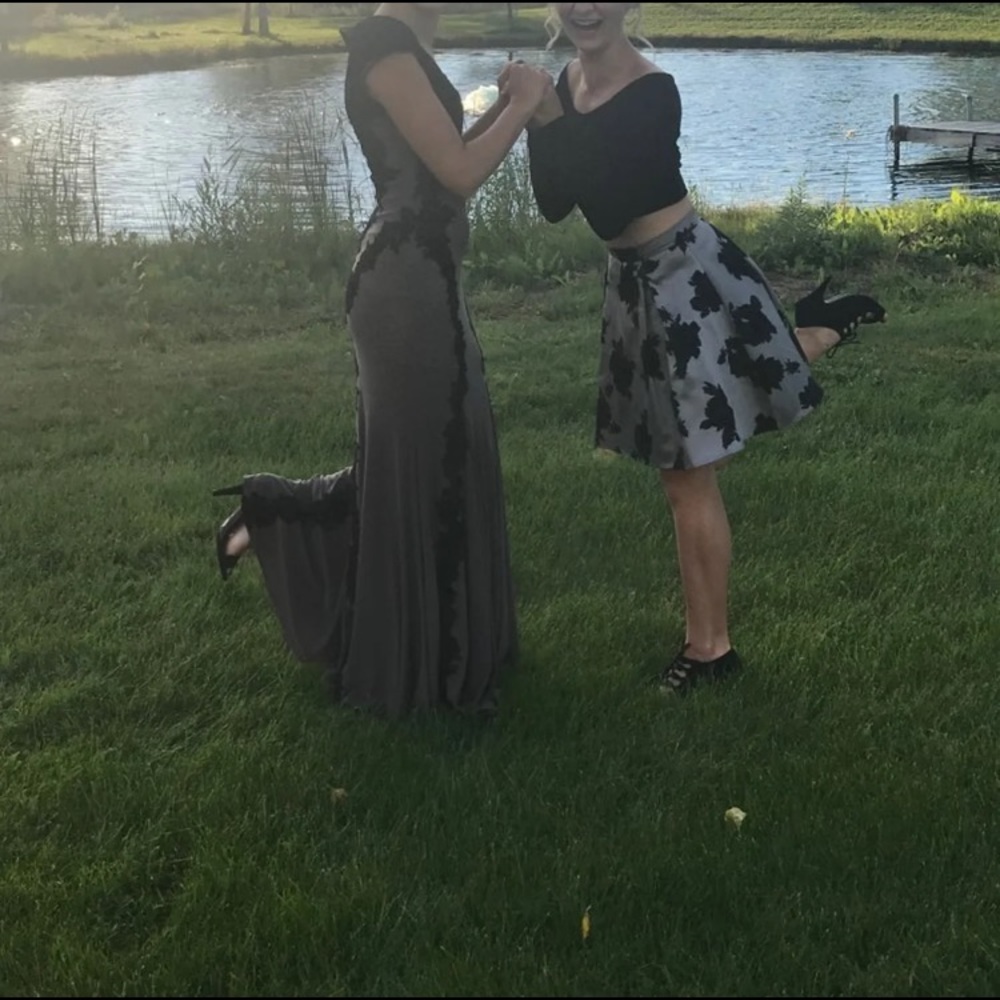 Beauiful Prom/Homecoming Dress size 0 - Picture 4 of 7